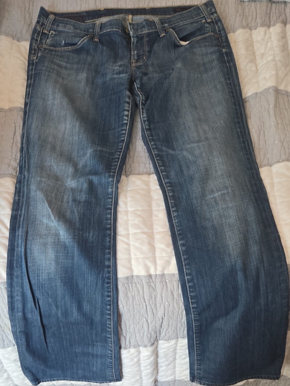 Women’s Boot-Cut Jeans in Washed Dark Blue